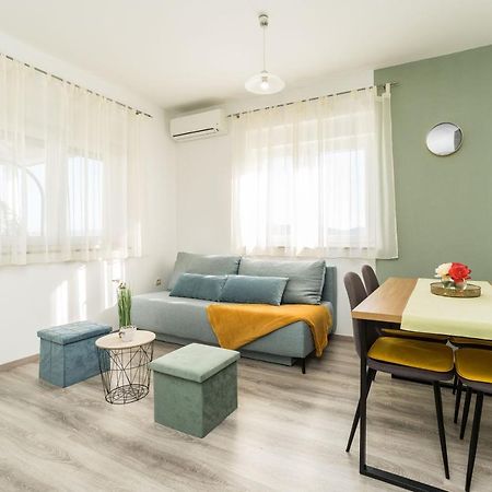 Apartments Matilda Sukošan エクステリア 写真
