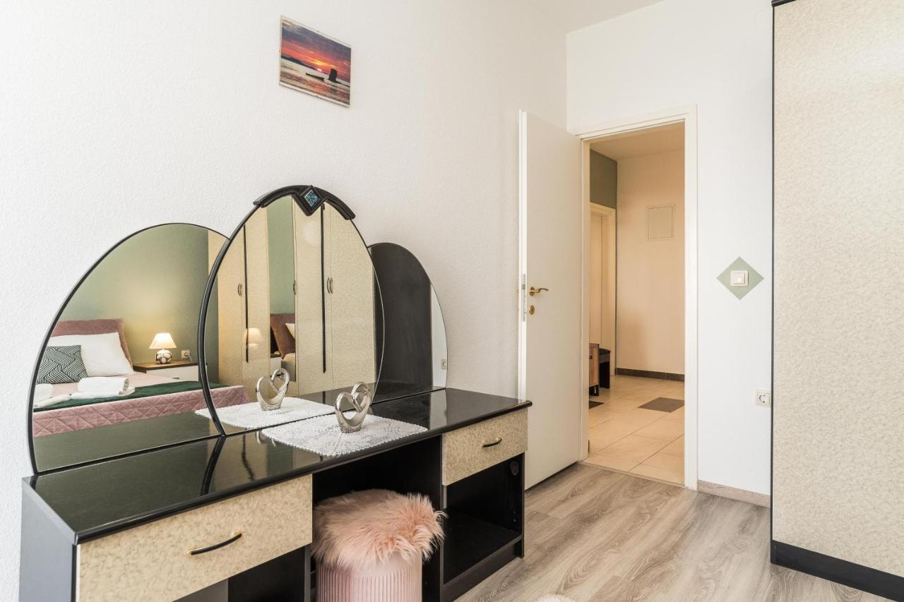 Apartments Matilda Sukošan エクステリア 写真